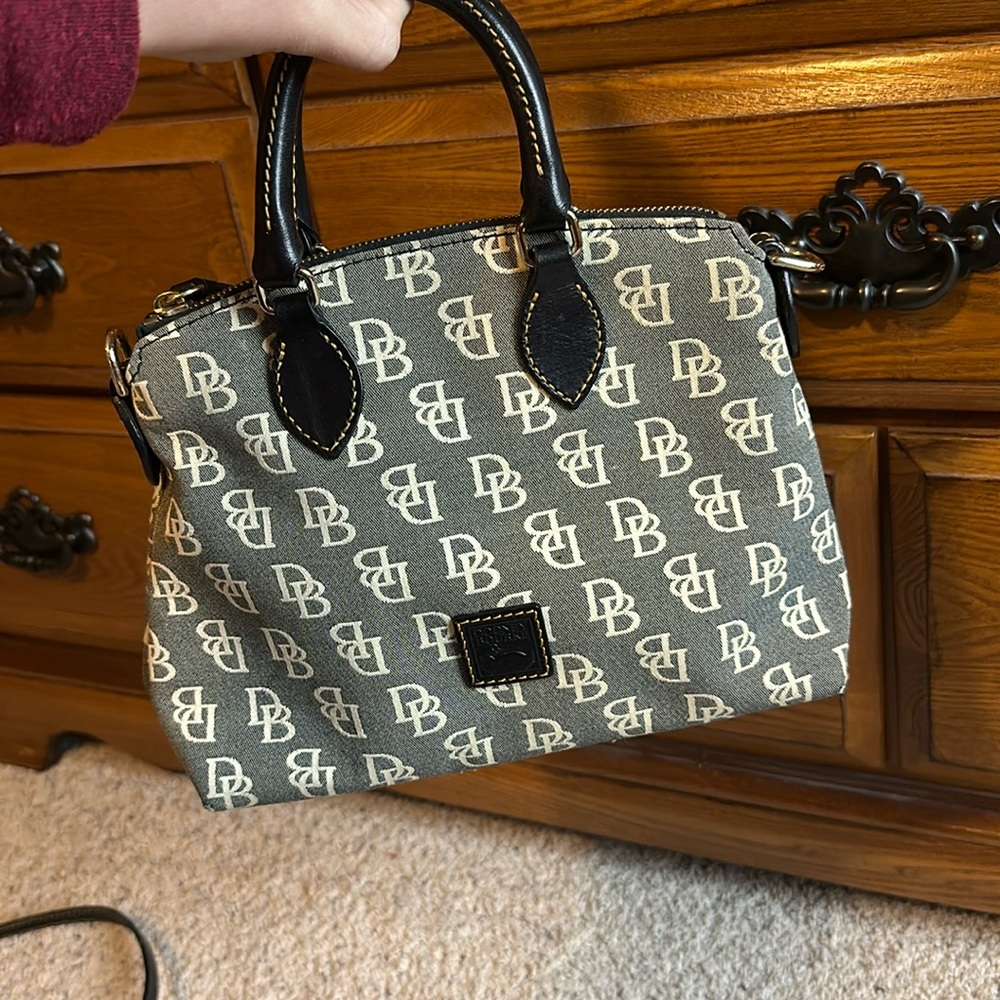 Dooney & Bourke logo crossbody purse